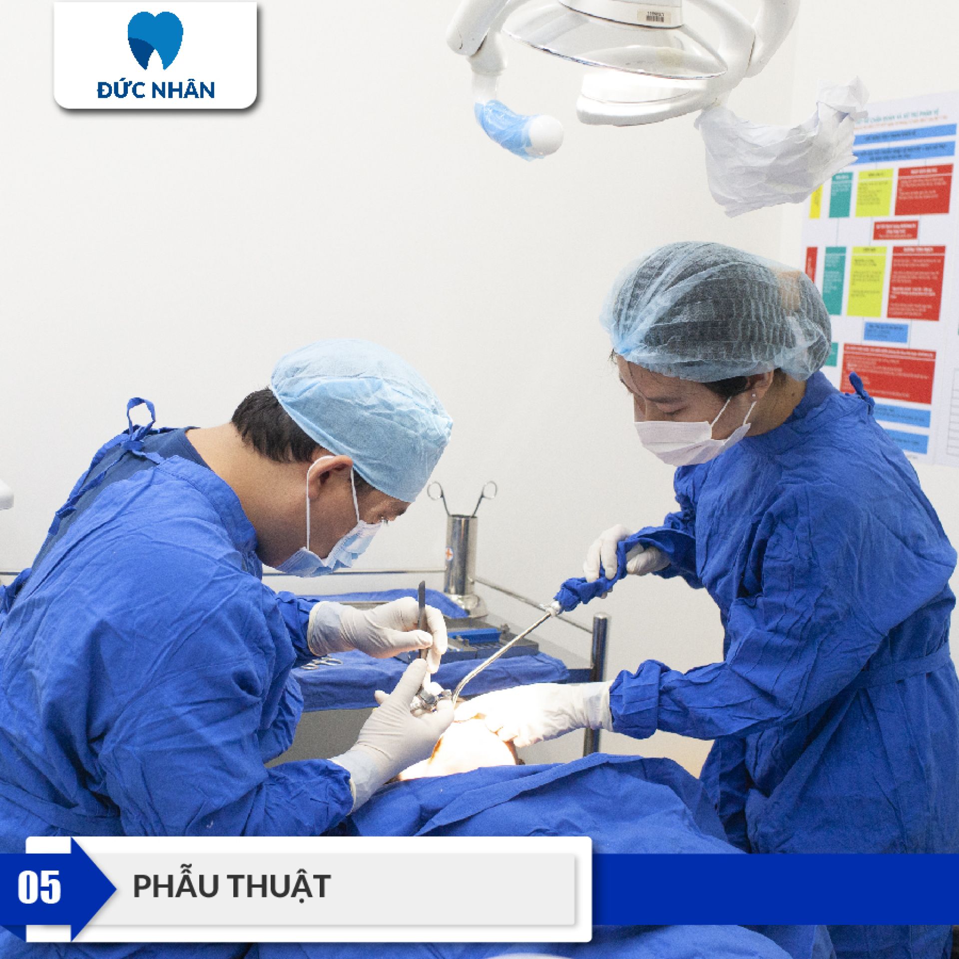 Tiến hành cấy ghép trụ Implant